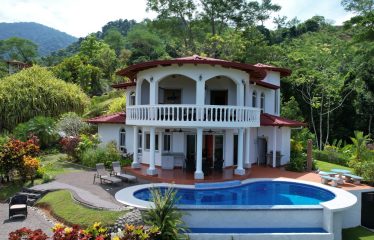 PROPERTY WITH FOUR BEDROOMS WITH OCEAN VIEWS, IN OJOCHAL – 0.54 ACRES
