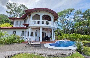 PROPERTY WITH FOUR BEDROOMS WITH OCEAN VIEWS, IN OJOCHAL – 0.54 ACRES