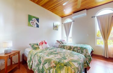 PROPERTY WITH FOUR BEDROOMS WITH OCEAN VIEWS, IN OJOCHAL – 0.54 ACRES