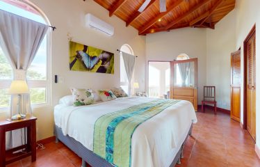 PROPERTY WITH FOUR BEDROOMS WITH OCEAN VIEWS, IN OJOCHAL – 0.54 ACRES