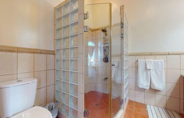 PROPERTY WITH FOUR BEDROOMS WITH OCEAN VIEWS, IN OJOCHAL – 0.54 ACRES