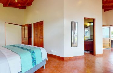 PROPERTY WITH FOUR BEDROOMS WITH OCEAN VIEWS, IN OJOCHAL – 0.54 ACRES