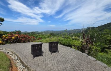 PROPERTY WITH FOUR BEDROOMS WITH OCEAN VIEWS, IN OJOCHAL – 0.54 ACRES