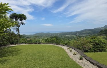 PROPERTY WITH FOUR BEDROOMS WITH OCEAN VIEWS, IN OJOCHAL – 0.54 ACRES