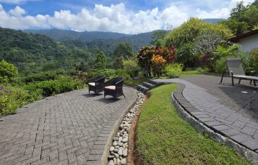 PROPERTY WITH FOUR BEDROOMS WITH OCEAN VIEWS, IN OJOCHAL – 0.54 ACRES