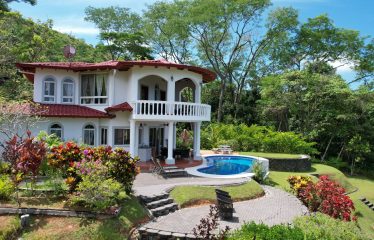 PROPERTY WITH FOUR BEDROOMS WITH OCEAN VIEWS, IN OJOCHAL – 0.54 ACRES