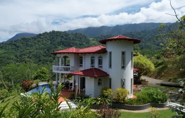 PROPERTY WITH FOUR BEDROOMS WITH OCEAN VIEWS, IN OJOCHAL – 0.54 ACRES
