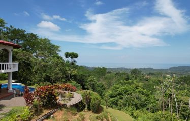 PROPERTY WITH FOUR BEDROOMS WITH OCEAN VIEWS, IN OJOCHAL – 0.54 ACRES