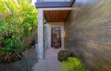 CASA MOON LUXURY PROPERTY WITH FOUR BEDROOMS AND AMAZING SUNSET VIEWS, IN QUEPOS – 0.61 ACRES