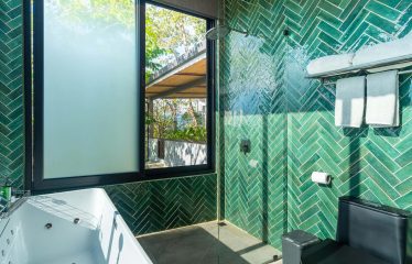 CASA MOON LUXURY PROPERTY WITH FOUR BEDROOMS AND AMAZING SUNSET VIEWS, IN QUEPOS – 0.61 ACRES