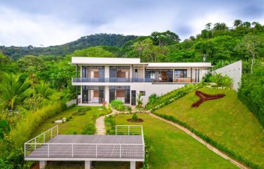 LUXURY PROPERTY WITH FOUR BEDROOMS AND OCEAN VIEWS, IN UVITA JARDINES DEL MORETE – 0.70 ACRES