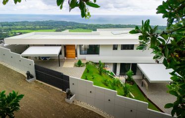 LUXURY PROPERTY WITH FOUR BEDROOMS AND OCEAN VIEWS, IN UVITA JARDINES DEL MORETE – 0.70 ACRES