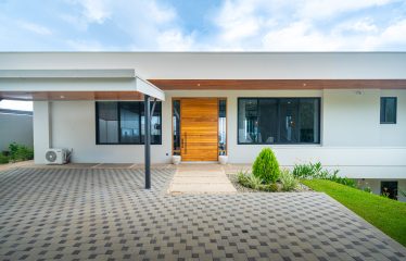 LUXURY PROPERTY WITH FOUR BEDROOMS AND OCEAN VIEWS, IN UVITA JARDINES DEL MORETE – 0.70 ACRES