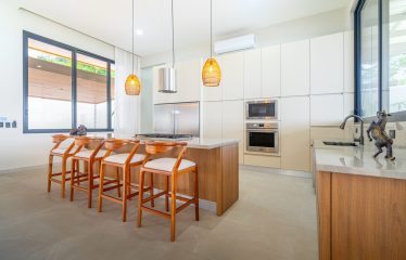 LUXURY PROPERTY WITH FOUR BEDROOMS AND OCEAN VIEWS, IN UVITA JARDINES DEL MORETE – 0.70 ACRES