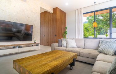 LUXURY PROPERTY WITH FOUR BEDROOMS AND OCEAN VIEWS, IN UVITA JARDINES DEL MORETE – 0.70 ACRES