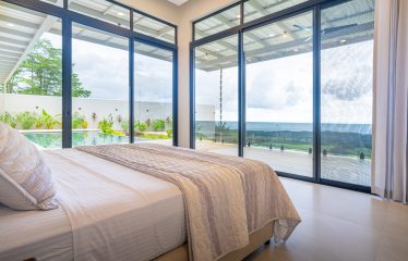 LUXURY PROPERTY WITH FOUR BEDROOMS AND OCEAN VIEWS, IN UVITA JARDINES DEL MORETE – 0.70 ACRES