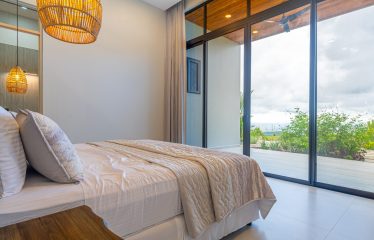 LUXURY PROPERTY WITH FOUR BEDROOMS AND OCEAN VIEWS, IN UVITA JARDINES DEL MORETE – 0.70 ACRES