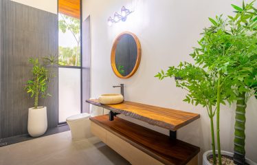 LUXURY PROPERTY WITH FOUR BEDROOMS AND OCEAN VIEWS, IN UVITA JARDINES DEL MORETE – 0.70 ACRES