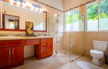 CASA ORQUIDEA PROPERTY WITH TWO BEDROOMS AND PANORAMIC VALLEY VIEWS, IN OJOCHAL – 0.32 ACRES