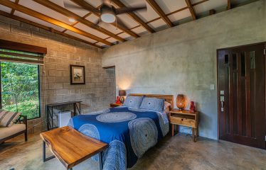MOUNTAIN PROPERTY WITH TWO BEDROOMS AND SOLAR POWERED, IN TINAMASTES – 5.4 ACRES