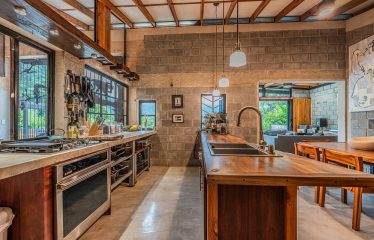 MOUNTAIN PROPERTY WITH TWO BEDROOMS AND SOLAR POWERED, IN TINAMASTES – 5.4 ACRES