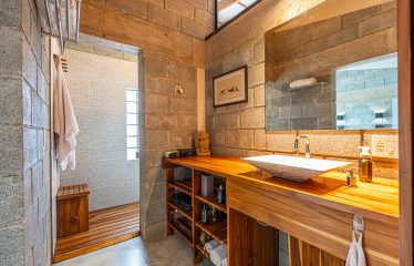 MOUNTAIN PROPERTY WITH TWO BEDROOMS AND SOLAR POWERED, IN TINAMASTES – 5.4 ACRES