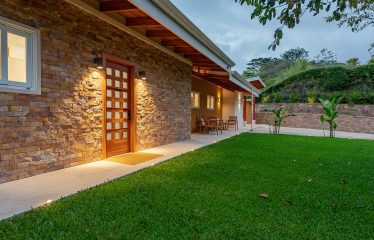 MOUNTAIN PROPERTY WITH FOUR BEDROOMS AND PANORAMIC OCEAN VIEWS, IN BALLENA – 2 ACRES