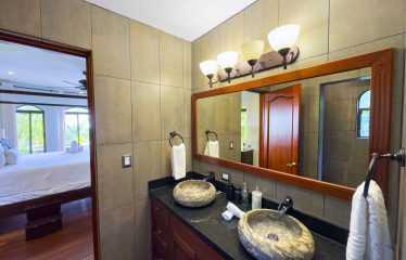 LUXURY PROPERTY WITH FIVE BEDROOMS AND OCEAN VIEWS, IN THE HILLS OF PORTALON – 7 ACRES