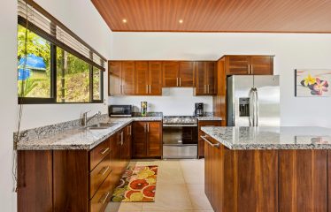LUXURY PROPERTY WITH FIVE BEDROOMS AND GUEST HOUSE, IN PLATANILLO – 1.62 ACRES