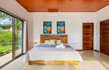 LUXURY PROPERTY WITH FIVE BEDROOMS AND GUEST HOUSE, IN PLATANILLO – 1.62 ACRES