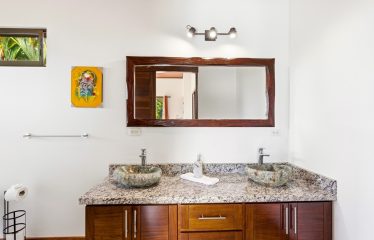 LUXURY PROPERTY WITH FIVE BEDROOMS AND GUEST HOUSE, IN PLATANILLO – 1.62 ACRES