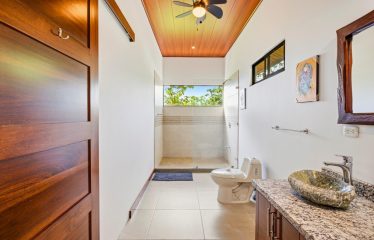 LUXURY PROPERTY WITH FIVE BEDROOMS AND GUEST HOUSE, IN PLATANILLO – 1.62 ACRES