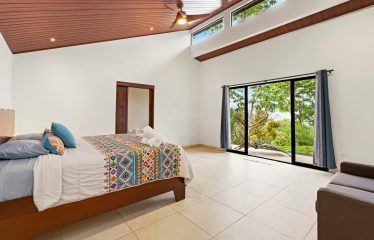 LUXURY PROPERTY WITH FIVE BEDROOMS AND GUEST HOUSE, IN PLATANILLO – 1.62 ACRES