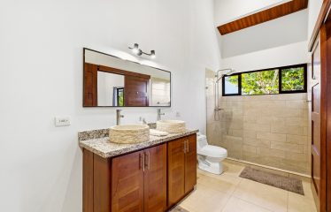 LUXURY PROPERTY WITH FIVE BEDROOMS AND GUEST HOUSE, IN PLATANILLO – 1.62 ACRES