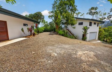 LUXURY PROPERTY WITH FIVE BEDROOMS AND GUEST HOUSE, IN PLATANILLO – 1.62 ACRES