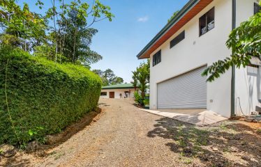 LUXURY PROPERTY WITH FIVE BEDROOMS AND GUEST HOUSE, IN PLATANILLO – 1.62 ACRES