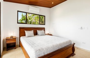 LUXURY PROPERTY WITH FIVE BEDROOMS AND GUEST HOUSE, IN PLATANILLO – 1.62 ACRES