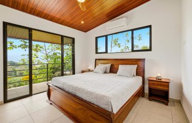 LUXURY PROPERTY WITH FIVE BEDROOMS AND GUEST HOUSE, IN PLATANILLO – 1.62 ACRES