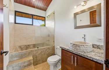 LUXURY PROPERTY WITH FIVE BEDROOMS AND GUEST HOUSE, IN PLATANILLO – 1.62 ACRES