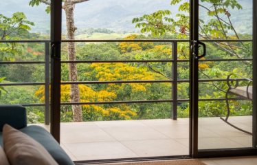 LUXURY PROPERTY WITH FIVE BEDROOMS AND GUEST HOUSE, IN PLATANILLO – 1.62 ACRES