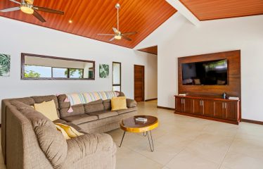 LUXURY PROPERTY WITH FIVE BEDROOMS AND GUEST HOUSE, IN PLATANILLO – 1.62 ACRES