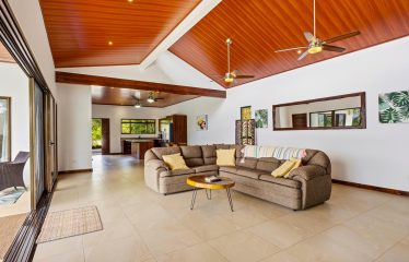 LUXURY PROPERTY WITH FIVE BEDROOMS AND GUEST HOUSE, IN PLATANILLO – 1.62 ACRES
