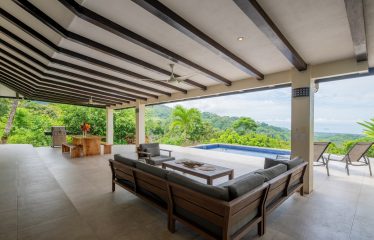 PROPERTY WITH A TWO BEDROOMS AND OCEAN VIEWS AND GUEST HOUSE, IN PLAYA HERMOSA – 6.45 ACRES