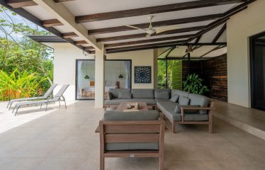 PROPERTY WITH A TWO BEDROOMS AND OCEAN VIEWS AND GUEST HOUSE, IN PLAYA HERMOSA – 6.45 ACRES