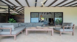 PROPERTY WITH A TWO BEDROOMS AND OCEAN VIEWS AND GUEST HOUSE, IN PLAYA HERMOSA – 6.45 ACRES