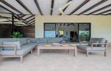 PROPERTY WITH A TWO BEDROOMS AND OCEAN VIEWS AND GUEST HOUSE, IN PLAYA HERMOSA – 6.45 ACRES