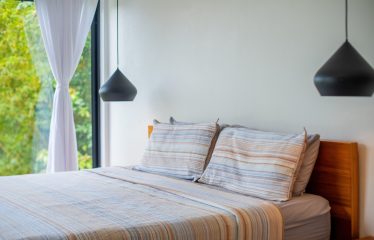 PROPERTY WITH A TWO BEDROOMS AND OCEAN VIEWS AND GUEST HOUSE, IN PLAYA HERMOSA – 6.45 ACRES