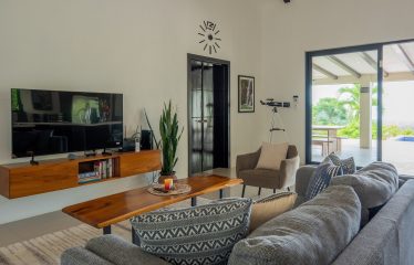 PROPERTY WITH A TWO BEDROOMS AND OCEAN VIEWS AND GUEST HOUSE, IN PLAYA HERMOSA – 6.45 ACRES