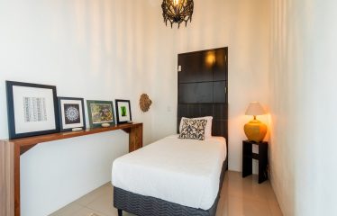 PROPERTY WITH A TWO BEDROOMS AND OCEAN VIEWS AND GUEST HOUSE, IN PLAYA HERMOSA – 6.45 ACRES