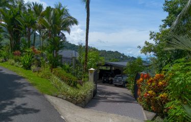 PROPERTY WITH A TWO BEDROOMS AND OCEAN VIEWS AND GUEST HOUSE, IN PLAYA HERMOSA – 6.45 ACRES